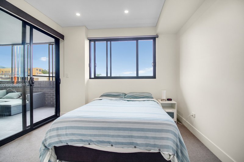 Photo - 204/17-19 Loftus Street, Wollongong NSW 2500 - Image 4