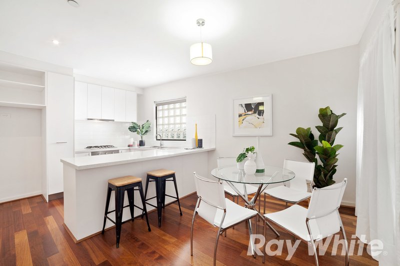 Photo - 204/17 Station Street, Blackburn VIC 3130 - Image 5