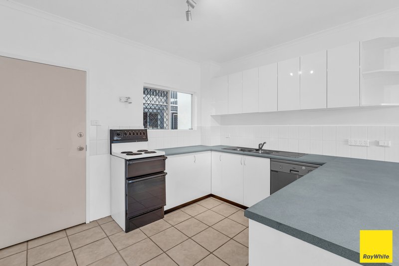 Photo - 204/219-225 Mcleod Street, Cairns North QLD 4870 - Image 2