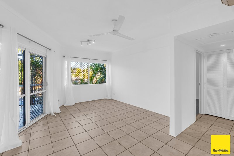 Photo - 204/219-225 Mcleod Street, Cairns North QLD 4870 - Image 4