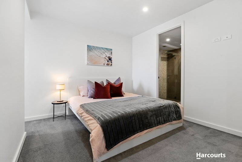 Photo - 204/24 Mavho Street, Bentleigh VIC 3204 - Image 5