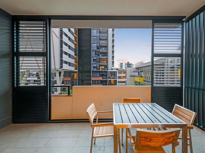 Photo - 2042/9 Edmondstone Street, South Brisbane QLD 4101 - Image 4