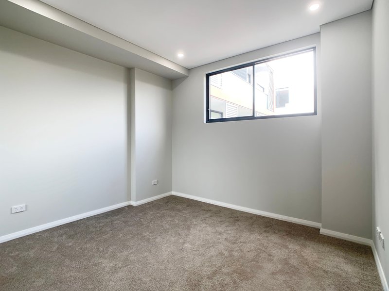 Photo - 204/30 Donald Street, Carlingford NSW 2118 - Image 5