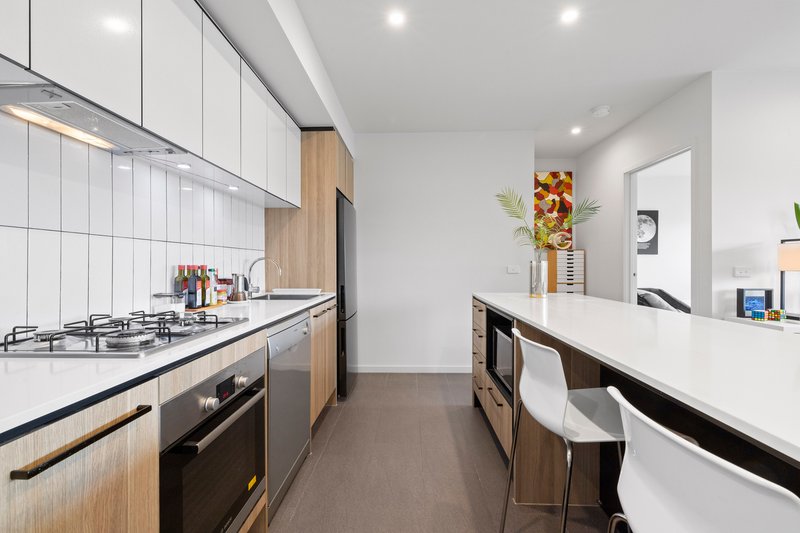 Photo - 204/30 Oleander Drive, Mill Park VIC 3082 - Image 4