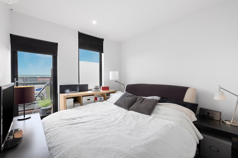 Photo - 204/30 Oleander Drive, Mill Park VIC 3082 - Image 6