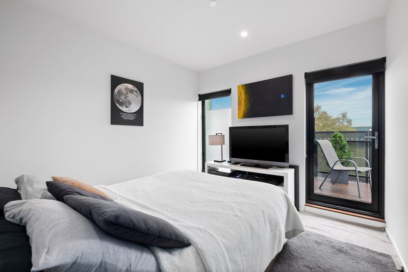 Photo - 204/30 Oleander Drive, Mill Park VIC 3082 - Image 7