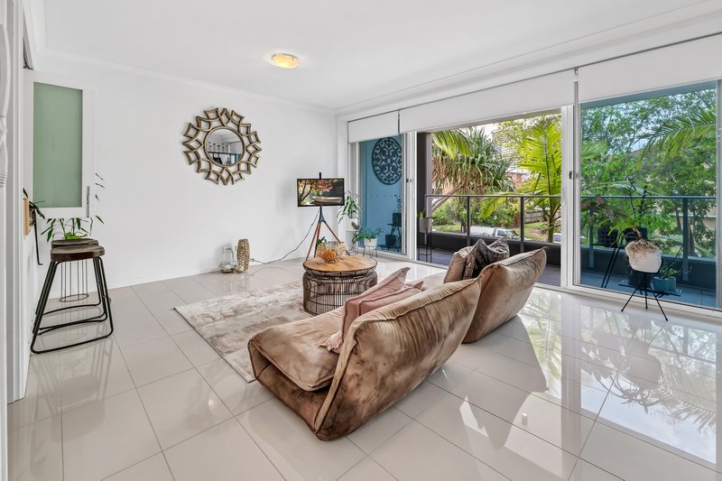 Photo - 204/33-37 Madang Crescent, Runaway Bay QLD 4216 - Image 10