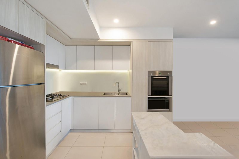 Photo - 2044/123 Cavendish Road, Coorparoo QLD 4151 - Image 4