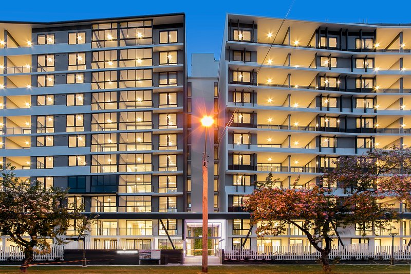 Photo - 2044/123 Cavendish Road, Coorparoo QLD 4151 - Image 9