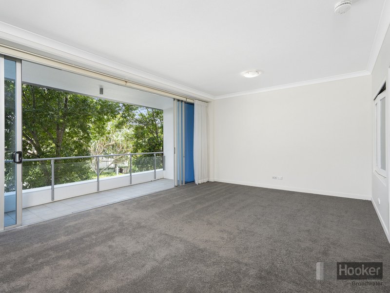 Photo - 204/430 Marine Parade, Biggera Waters QLD 4216 - Image 2