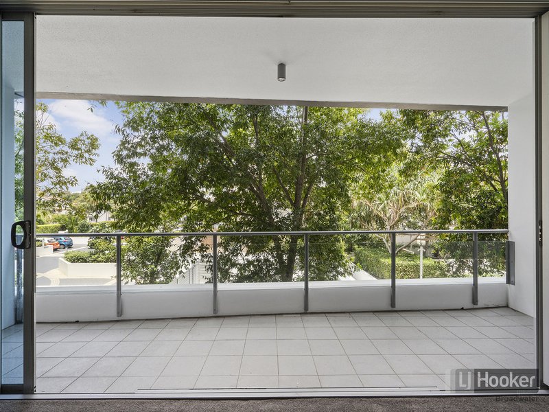 Photo - 204/430 Marine Parade, Biggera Waters QLD 4216 - Image 5