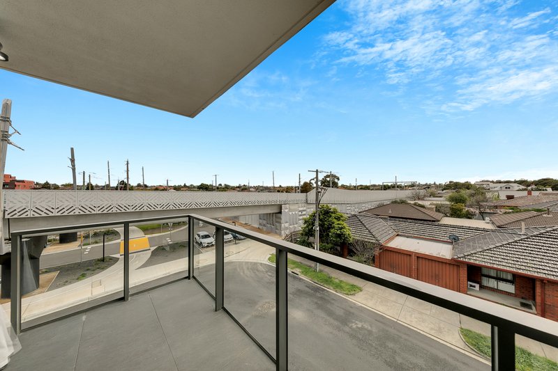 Photo - 204/8 Clinch Ave , Preston VIC 3072 - Image 10