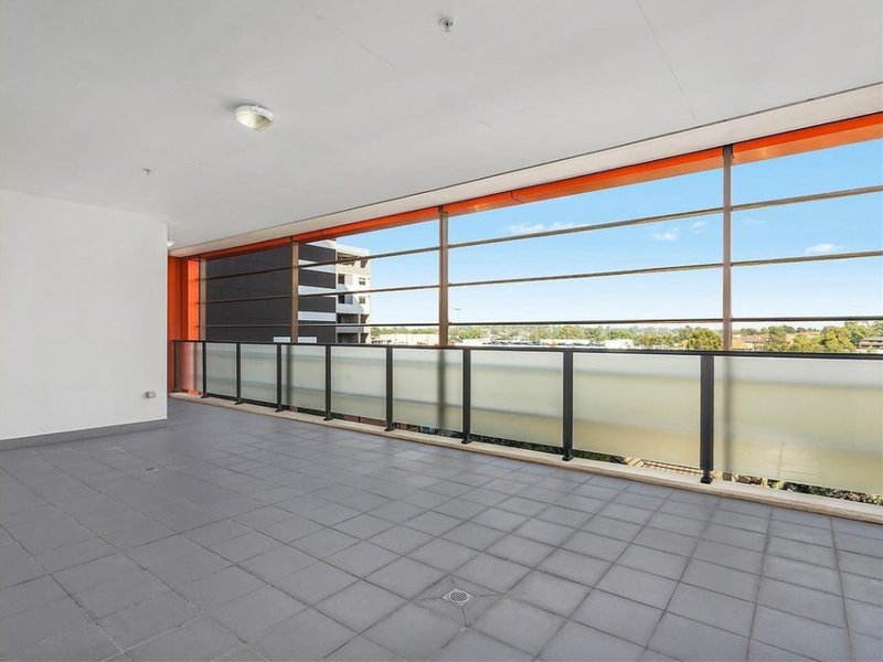 Photo - 204A/8 Cowper Street, Parramatta NSW 2150 - Image 4