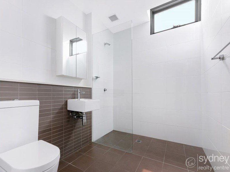 Photo - 205/11B Mashman Avenue, Kingsgrove NSW 2208 - Image 5