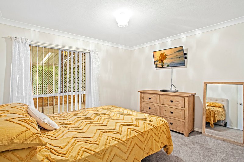 Photo - 205/15 Lorraine Avenue, Berkeley Vale NSW 2261 - Image 4