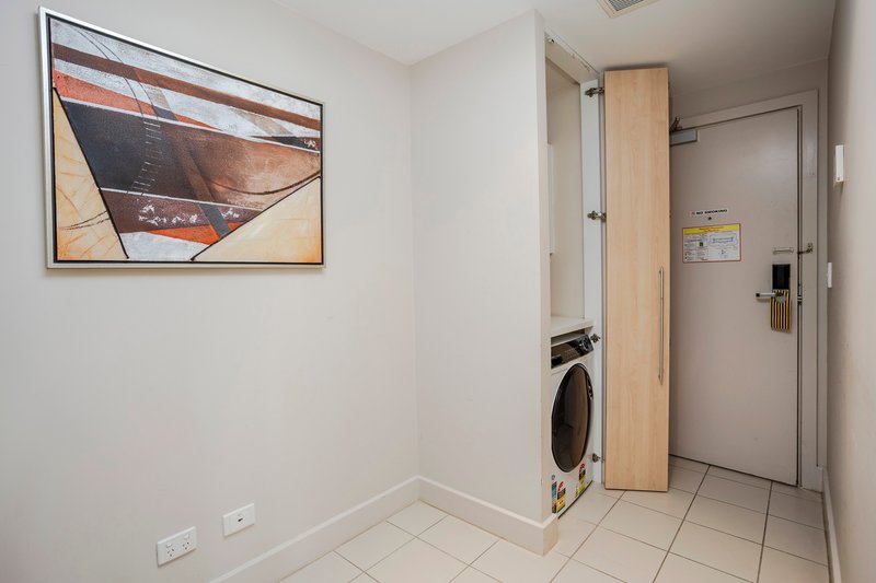 Photo - 205/16 Holdfast Promenade, Glenelg SA 5045 - Image 5
