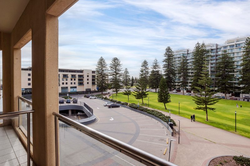 Photo - 205/16 Holdfast Promenade, Glenelg SA 5045 - Image 12