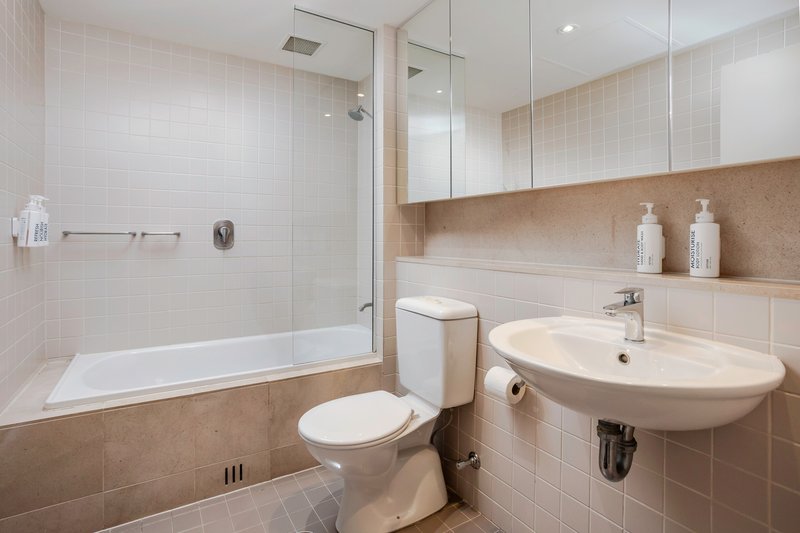 Photo - 205/16 Holdfast Promenade, Glenelg SA 5045 - Image 19