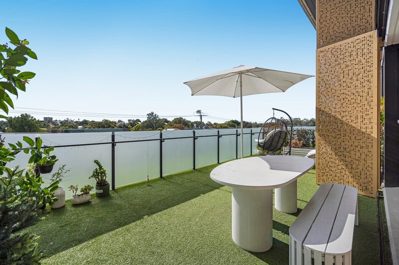 Photo - 205/17 Deshon Street, Woolloongabba QLD 4102 - Image 1
