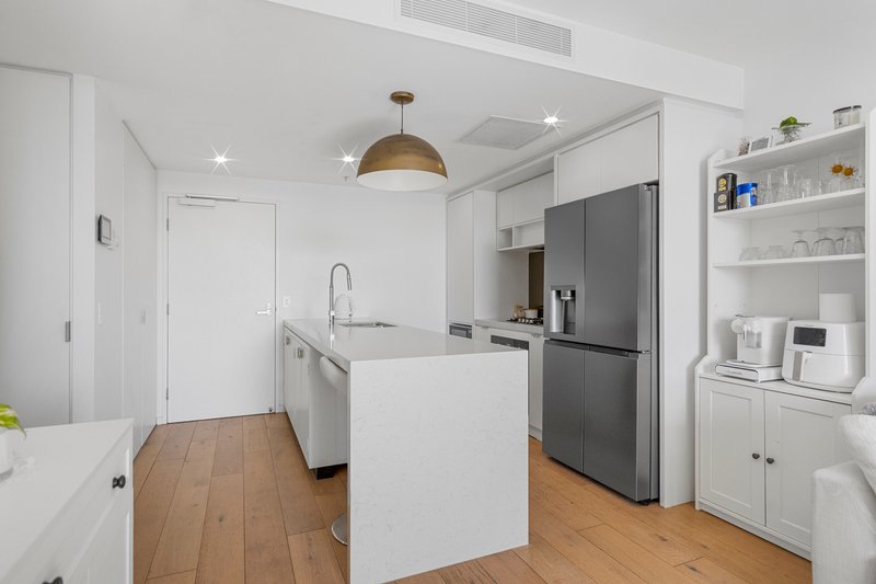 Photo - 205/17 Deshon Street, Woolloongabba QLD 4102 - Image 3