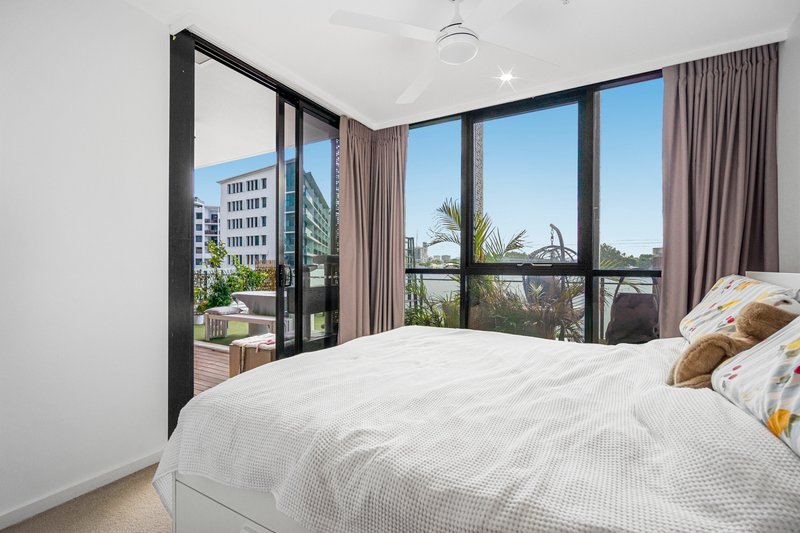 Photo - 205/17 Deshon Street, Woolloongabba QLD 4102 - Image 4
