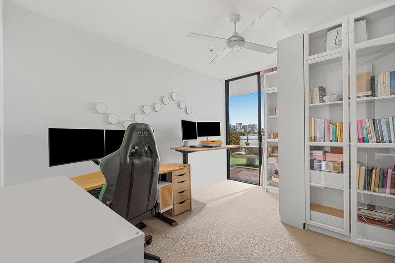 Photo - 205/17 Deshon Street, Woolloongabba QLD 4102 - Image 5