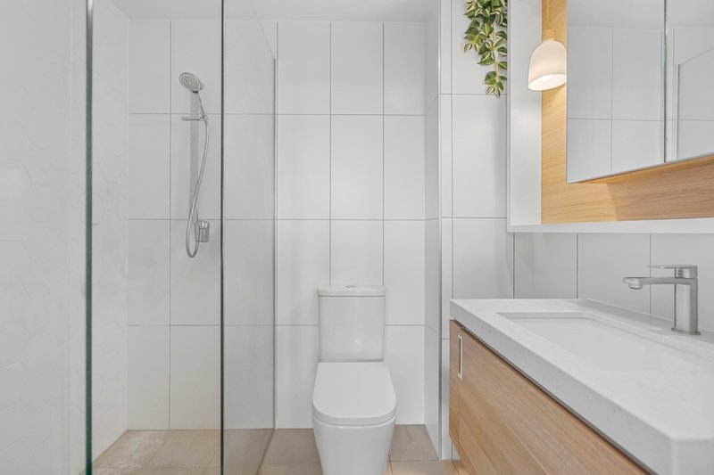 Photo - 205/17 Deshon Street, Woolloongabba QLD 4102 - Image 6