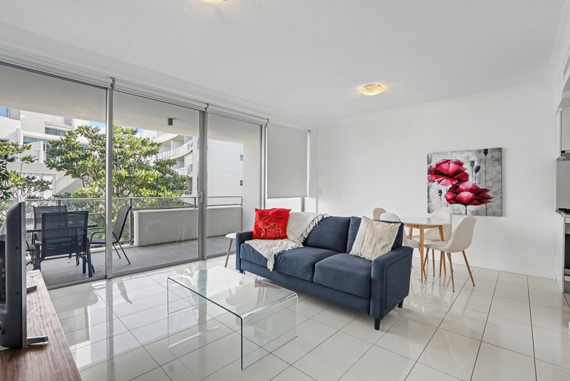 Photo - 205/2 East Quay Drive, Biggera Waters QLD 4216 - Image 3