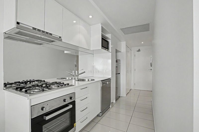 Photo - 205/2 East Quay Drive, Biggera Waters QLD 4216 - Image 6