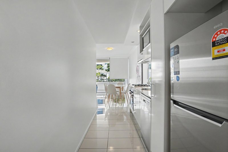 Photo - 205/2 East Quay Drive, Biggera Waters QLD 4216 - Image 7