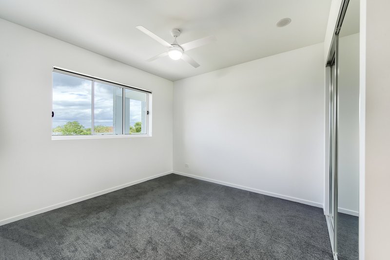 Photo - 205/22 Arthur Street, Woody Point QLD 4019 - Image 9