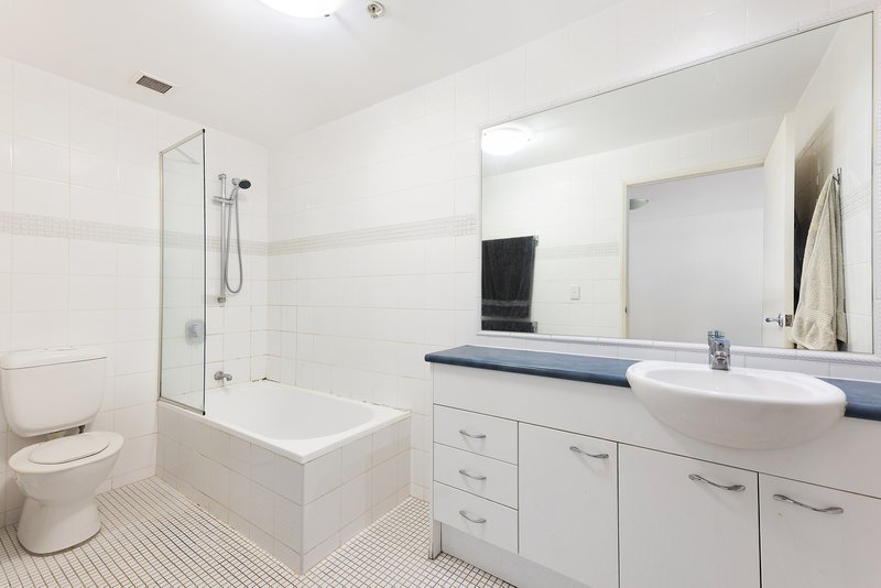 Photo - 205/25-29 Hunter Street, Hornsby NSW 2077 - Image 6