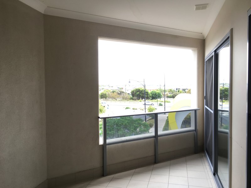 Photo - 205/27-29 Metro Parade, Mawson Lakes SA 5095 - Image 7