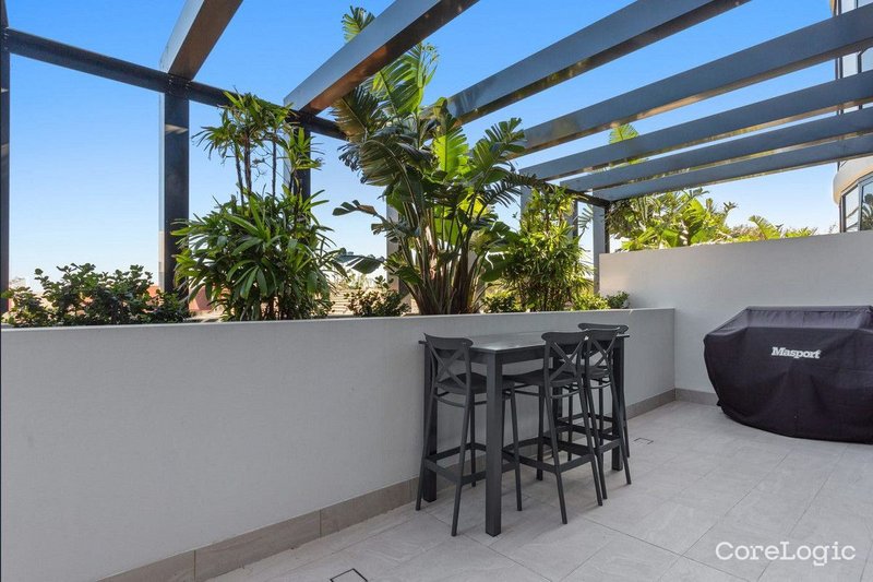 Photo - 205/28-30 Second Avenue, Broadbeach QLD 4218 - Image 7