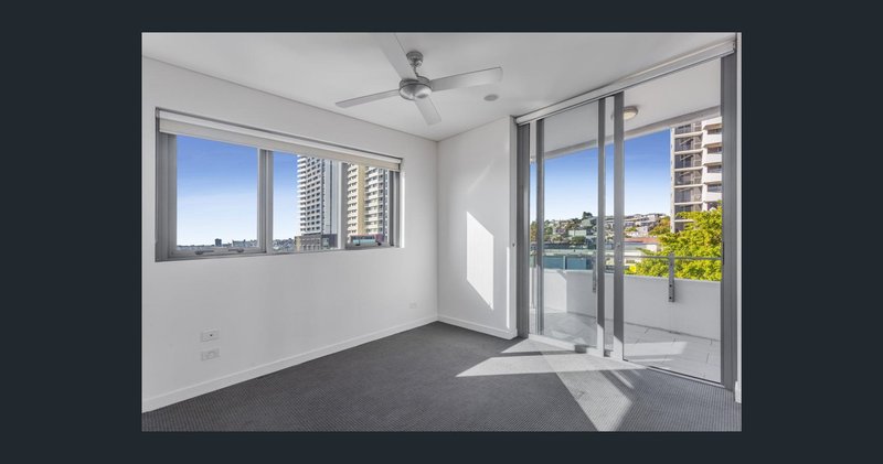 Photo - 2053/16 Hamilton Place, Bowen Hills QLD 4006 - Image 4