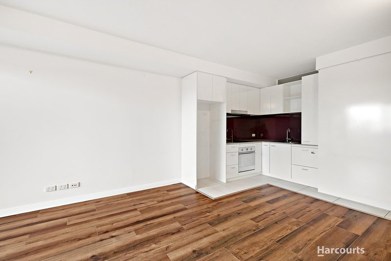 Photo - 205/435-439 Whitehorse Road, Mitcham VIC 3132 - Image 3