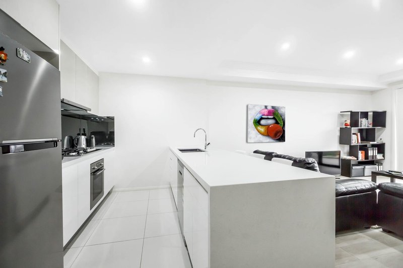 Photo - 205/7-11 Derowie Avenue, Homebush NSW 2140 - Image 5