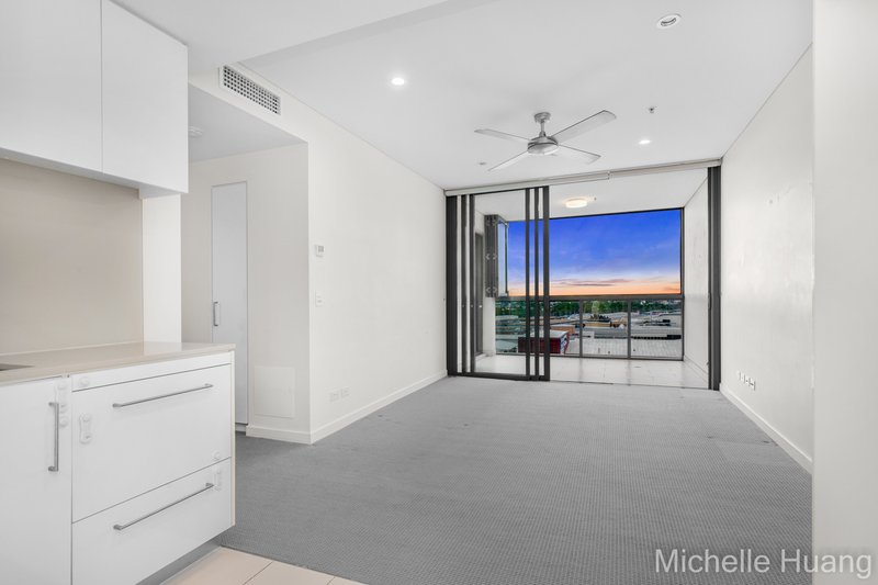 Photo - 2057/16 Hamilton Place, Bowen Hills QLD 4006 - Image 3