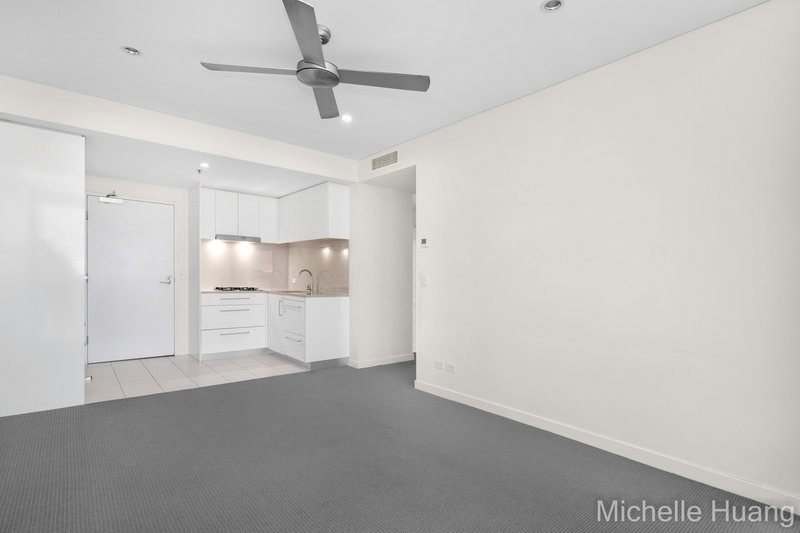 Photo - 2057/16 Hamilton Place, Bowen Hills QLD 4006 - Image 8