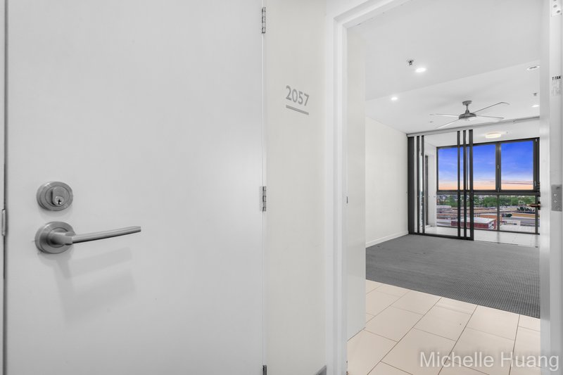 Photo - 2057/16 Hamilton Place, Bowen Hills QLD 4006 - Image 11