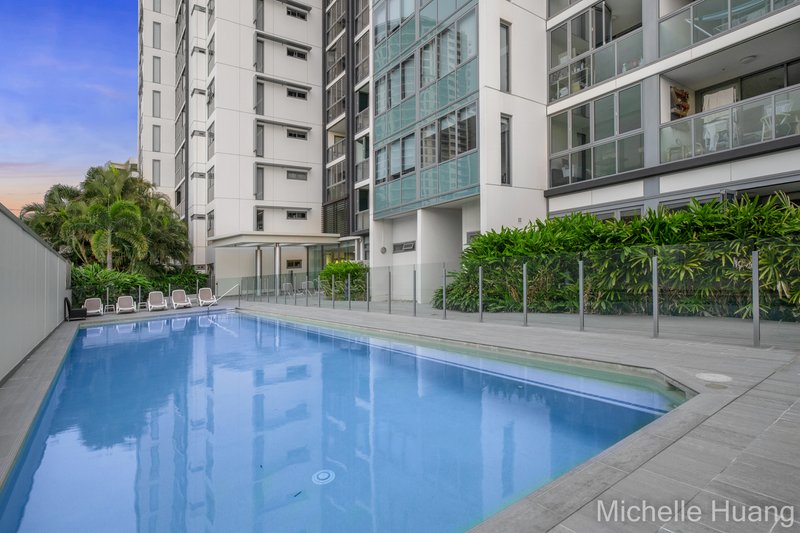 Photo - 2057/16 Hamilton Place, Bowen Hills QLD 4006 - Image 12