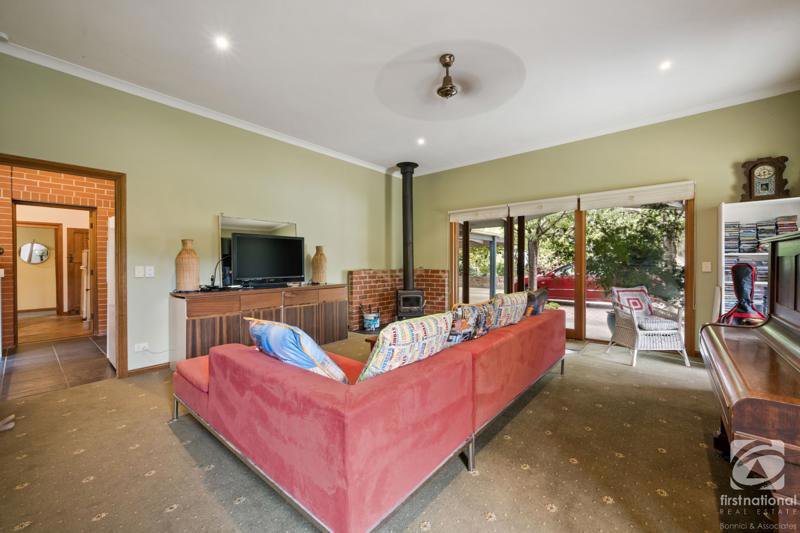 Photo - 206 Alma Road, Beechworth VIC 3747 - Image 6