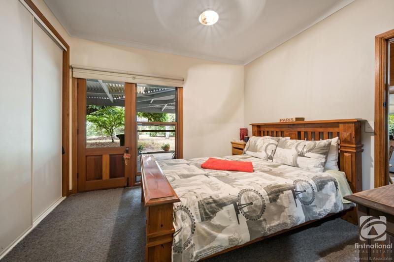 Photo - 206 Alma Road, Beechworth VIC 3747 - Image 11