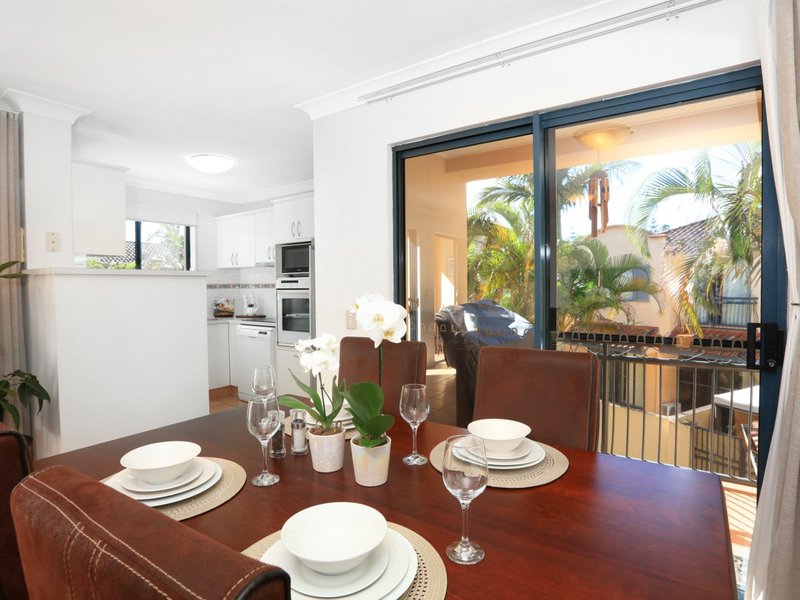 Photo - 206 Cheltenham Drive, Robina QLD 4226 - Image 8