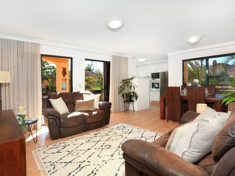 Photo - 206 Cheltenham Drive, Robina QLD 4226 - Image 9