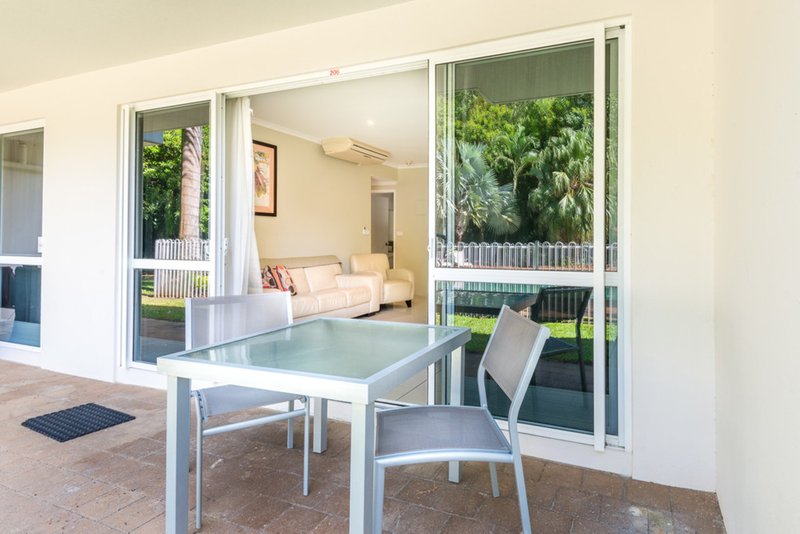 Photo - 206 Coral Coast Drive, Palm Cove QLD 4879 - Image 10