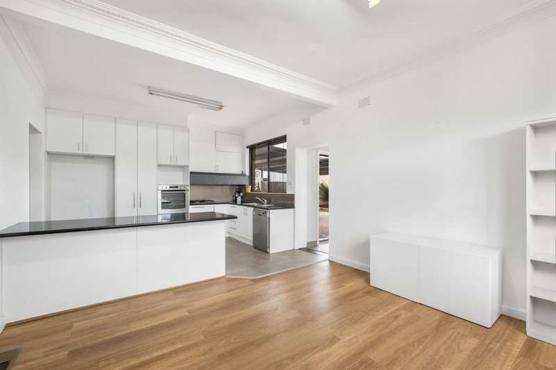 Photo - 206 Eaglehawk Road, Long Gully VIC 3550 - Image 4