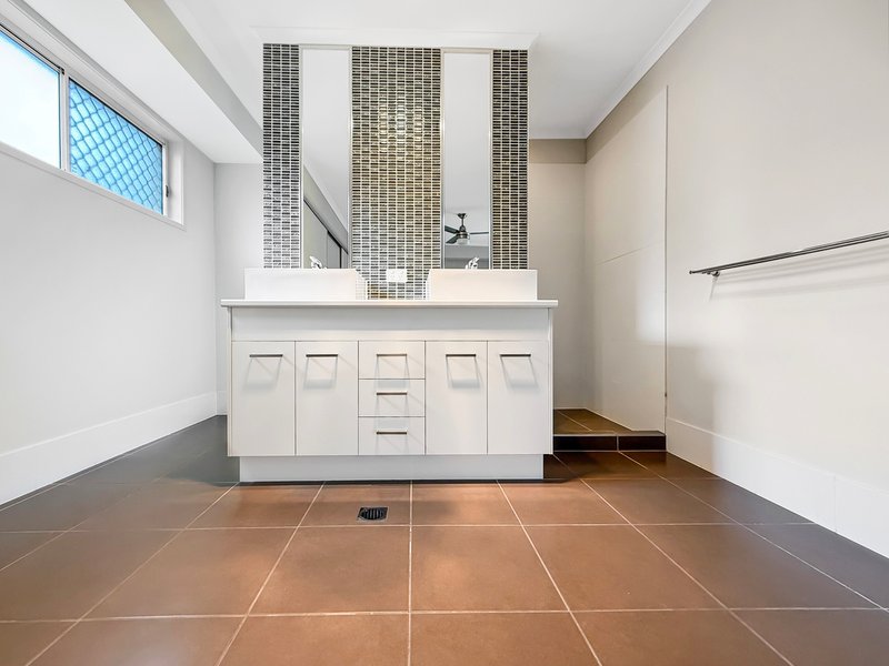 Photo - 206 Macdonald Drive, Narangba QLD 4504 - Image 7