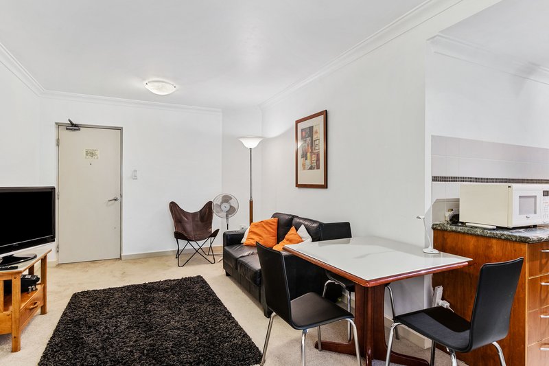 Photo - 206/112 Mounts Bay Road, Perth WA 6000 - Image 4