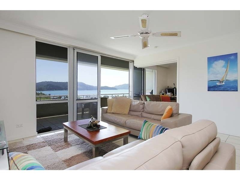 Photo - 206/2 Marina Drive, Poinciana Lodge Drive, Hamilton Island QLD 4803 - Image 3